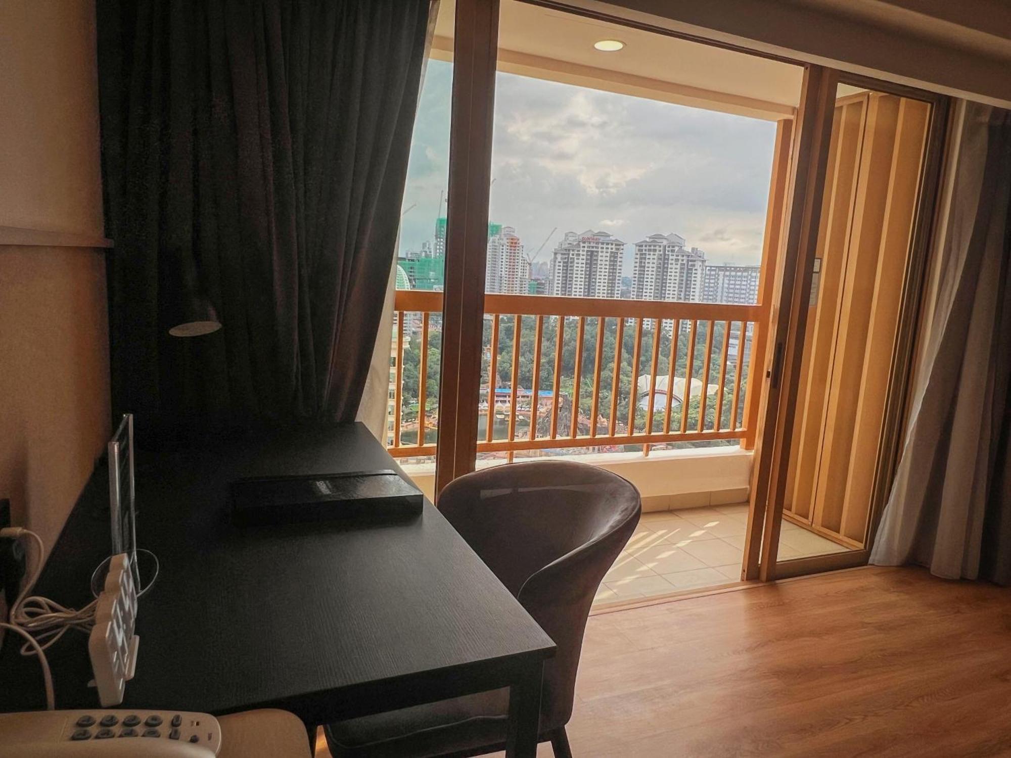 Resort Suites At Bandar Sunway Петалинг-Джая Экстерьер фото
