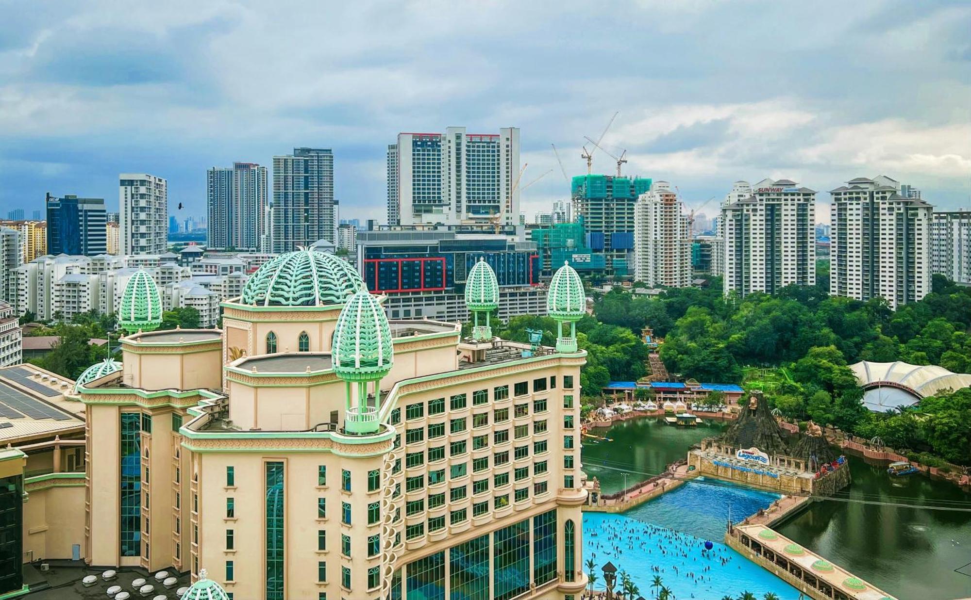 Resort Suites At Bandar Sunway Петалинг-Джая Экстерьер фото