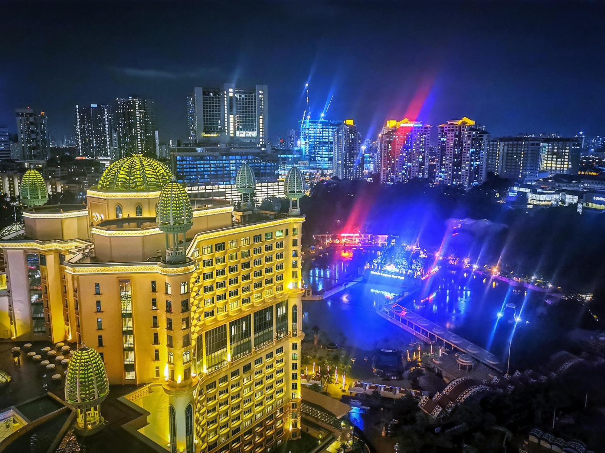 Resort Suites At Bandar Sunway Петалинг-Джая Экстерьер фото