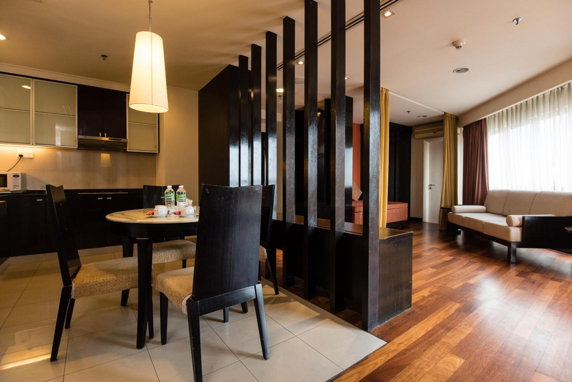 Resort Suites At Bandar Sunway Петалинг-Джая Экстерьер фото