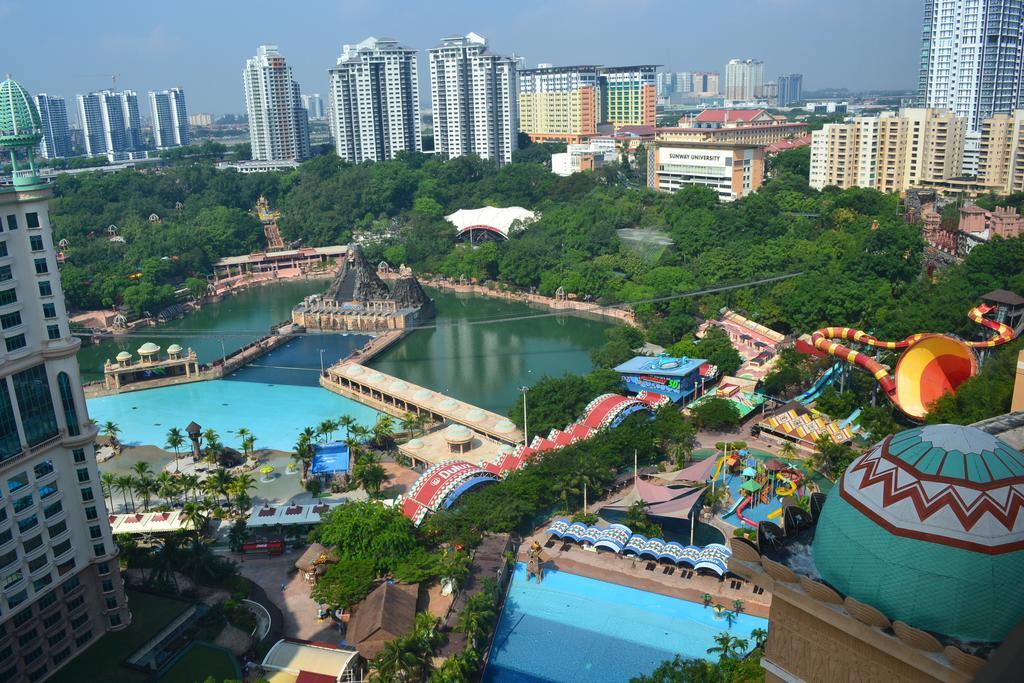 Resort Suites At Bandar Sunway Петалинг-Джая Номер фото